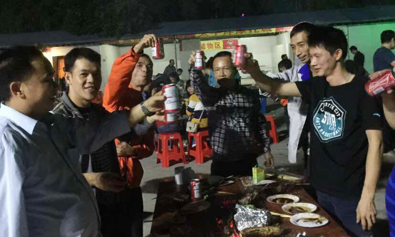 聚餐團(tuán)建敘歡樂 精神抖擻再迎挑戰(zhàn)——南方鋁業(yè)職工燒烤聯(lián)誼活動圓滿結(jié)束210.png